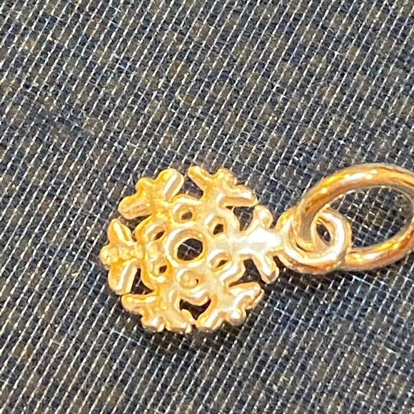 Snowflake Sterling silver Charm - Picture 4 of 7
